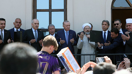 Gümrükçü İshak Ağa Camii açıldı... Cumhurbaşkanı Erdoğan: Bu ibadethanenin yapımında emeği geçen herkesi minnetle anıyorum