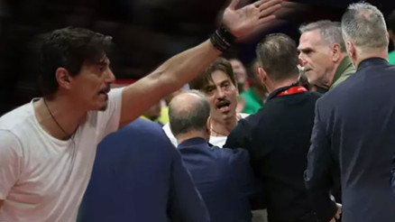 Panathinaikos Başkan Dimitrios Giannakopoulos, Fenerbahçe Beko maçında çıldırdı