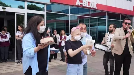 Minik Benay kanseri yendi, hastaneden bando eşliğinde uğurlandı Duygu dolu anlar yaşandı