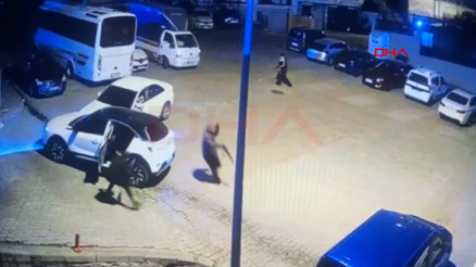 Kağıthanede kalaşnikoflu saldırı Aracın önünü kesip kurşun yağdırdılar