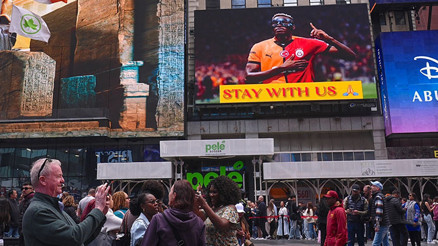Times Meydanında Osimhen sesleri