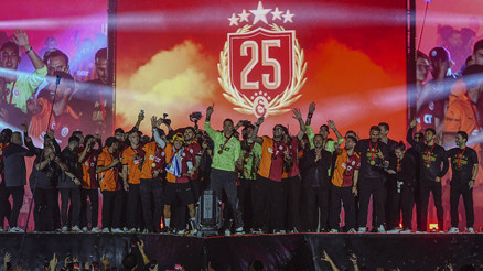 Galatasarayın kutlamalarında teknik aksaklıklar ve hatalar can sıktı