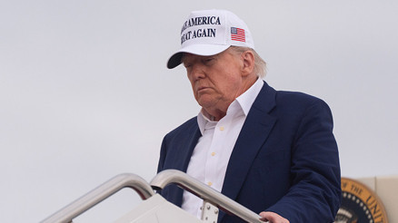 Trump ek vergileri şimdilik erteledi... Uzmanların endişesi geçmedi: ABD ve AB arasında yıllarca sürecek bir ticaret savaşını tetikleyebilir