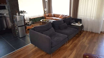 Eski Survivor yarışmacısı mütevazı evinin kapısını açtı Eski Survivor yarışmacısı mütevazı evinin kapısını açtı