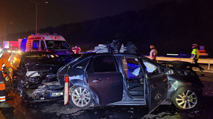 Beykoz TEM Otoyolunda zincirleme kaza: 7 yaralı