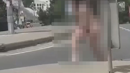 Başakşehirde sokakta çırılçıplak yürüdü