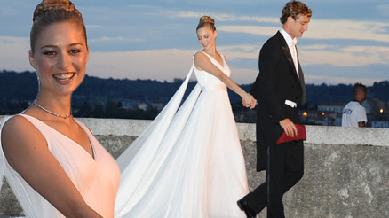 Düğün değil sanki bir peri masalıydı... İki erkeğin üstüne sonunda kızı buldular... Ünlü çifte üçüncü bebek geliyor Düğün değil sanki bir peri masalıydı... İki erkeğin üstüne sonunda kızı buldular... Ünlü çifte üçüncü bebek geliyor