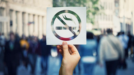 Fransa kamusal alanlarda sigarayı yasaklıyor