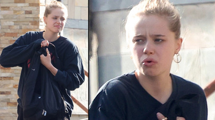 Aşkın en ateşli evresinde dünyaya gelmişti... Hayatında yeni bir sayfa açıldı... Babasını zaten defterinden sildi, artık anne sözü dinlemese de olur Aşkın en ateşli evresinde dünyaya gelmişti... Hayatında yeni bir sayfa açıldı... Babasını zaten defterinden sildi, artık anne sözü dinlemese de olur