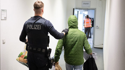 Ne kabul ediyor ne de gönderebiliyor