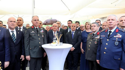 Dostluğumuz olağanüstü