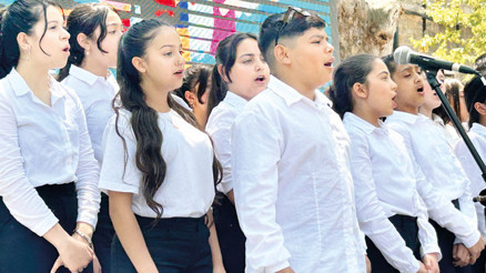 Kuştepe Çocuk Korosu Darülaceze’de konser verdi... 7’den 77’ye şarkılar... Kuştepe Çocuk Korosu Darülaceze’de konser verdi... 7’den 77’ye şarkılar...