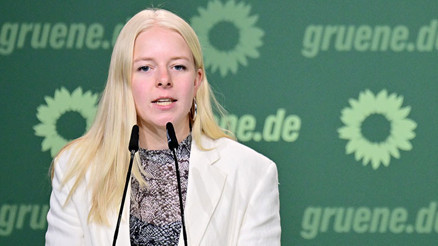 Ne istifa etti ne de özür diledi