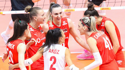 A Milli Kadın Voleybol Takımı, VNLnin ilk etabı için Çine gitti