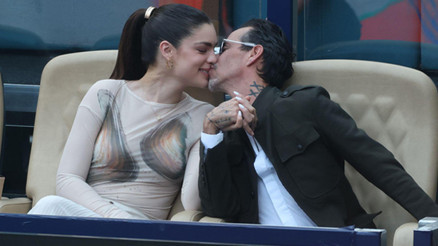 Yeni yuvasını güzellik kraliçesiyle kurmuştu.. Bir de nefes kesen serveti var... Ünlü şarkıcı en iyi dostuna milyonluk hediye verdi