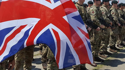 Trump ve Putin İngiltereyi endişelendirdi: İngiltere Avrupada savaşa hazırlanıyor Nükleer denizaltılar, uçaklar ve füzeler yolda Trump ve Putin İngiltereyi endişelendirdi: İngiltere Avrupada savaşa hazırlanıyor Nükleer denizaltılar, uçaklar ve füzeler yolda