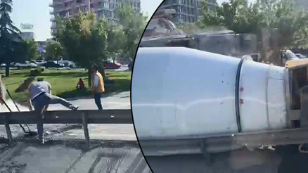 Küçükçekmecede beton mikseri devrildi