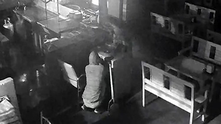 Pişkinliğin bu kadarı… Tost yiyip, portakal suyu içtiği büfeyi soydu