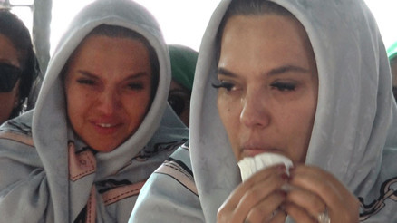 Demet Akalının kuzeni toprağa verildi... Gözyaşlarını tutamadı