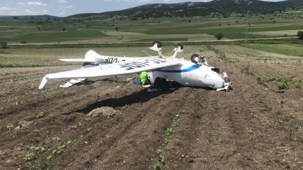Bilecikte eğitim uçağı zorunlu iniş yaptı Pilot yaralandı