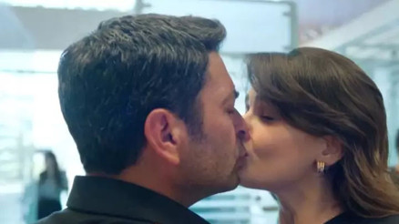 Milyonlar o ana kilitlendi: Reytingleri uçuran öpücük