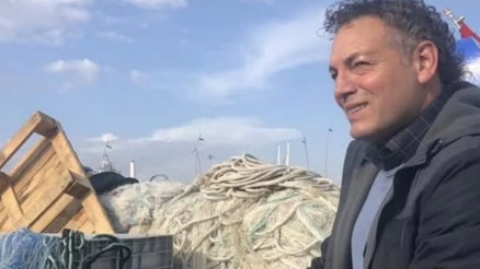 Askerden dönüp ticarete atılmıştı... Halk pazarında tavuk satıyordu... Anne sözü dinledi, ünlü oldu