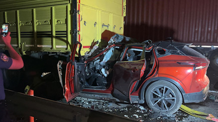 Cip, kamyona ok gibi saplandı: 1 ölü