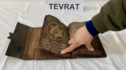 700 yıllık el yazması Tevrat yol kontrolünde ele geçirildi