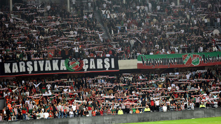 Karşıyakada camia devrede