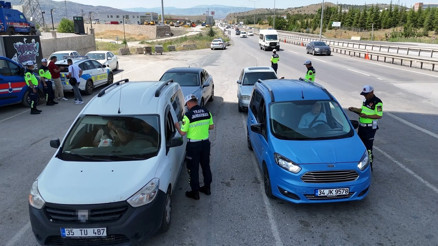 Tatilcilerin Kurban Bayramı yolcuğu başladı