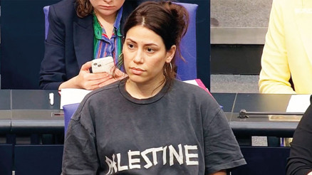 Köktürk’ün tişörtü sorun oldu Alman Meclisi’nde Filistin hazımsızlığı