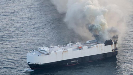 3 binden fazla araç taşıyan gemide yangın