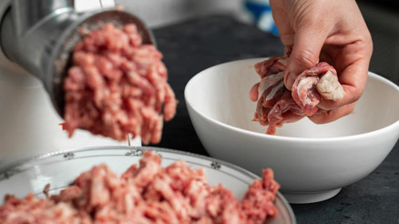 Merdiven altı risk üretiyor... Etinize kıymayın