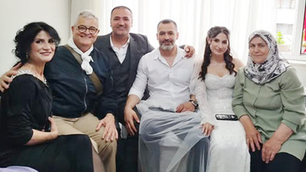 Bir düğün, bir bayram derken köyünden bir türlü kopamadı... Ünlü oldu ama geldiği yeri hiç unutmadı