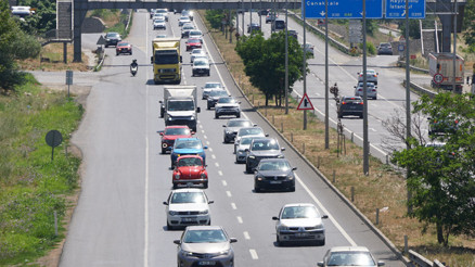 Tatilcilerin dönüş çilesi başladı Trafikte yoğunluk yaşanıyor
