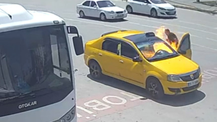 Elazığ’da sürücünün yanmaktan saniyelerle kurtulduğu an kamerada