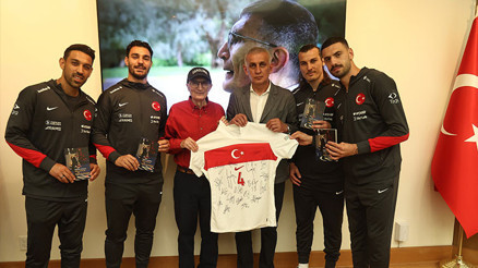 A Milli Takımdan Aziz Sancara ziyaret