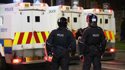 Kuzey İrlanda karıştı: Göçmenlerin evleri ateşe verildi