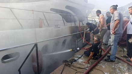 Milyonlarca liralık lüks tekne yandı