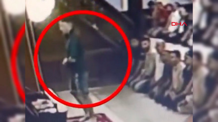 Camideki tavırları tepki çekti; akli dengesi yerinde değilmiş