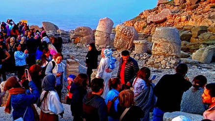 Bayramda müzeler ve ören yerleri ziyaretçi rekoru kırdı Bakan Ersoy açıkladı Bayramda müzeler ve ören yerleri ziyaretçi rekoru kırdı Bakan Ersoy açıkladı