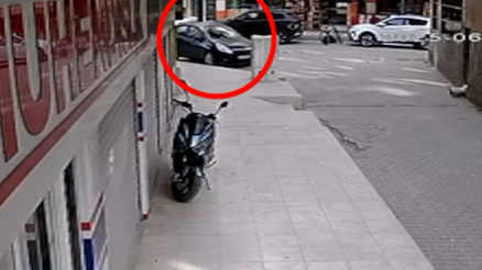 1,5 yaşındaki çocuğun 5. kattan otomobilin üzerine düşmesi kamerada