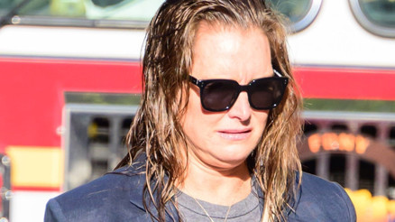 Eşsiz güzelliği kalbinde iyileşmeyen yara... Daha sevgilim bile yoktu... Benden büyük rol arkadaşımı dudağından öpmek zorunda kaldım Eşsiz güzelliği kalbinde iyileşmeyen yara... Daha sevgilim bile yoktu... Benden büyük rol arkadaşımı dudağından öpmek zorunda kaldım