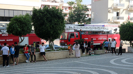 Antalyada 5 yıldızlı otelde yangın paniği Turistler tahliye edildi Antalyada 5 yıldızlı otelde yangın paniği Turistler tahliye edildi
