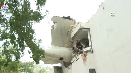 Hindistan’da uçak kazasında son durum: Modi enkazı gezdi