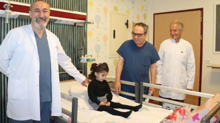 Midesinden yemek borusu yaptılar Lavabo açıcı içen çocuk sağlığına kavuştu