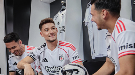 Beşiktaş yeni sezon formalarını tanıttı