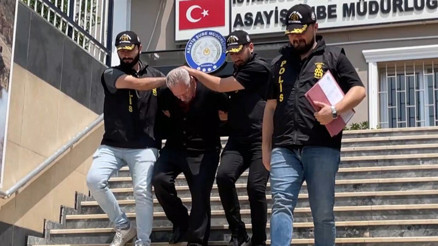 Kağıthanede iğrenç olay 27 yıl hapis cezasıyla aranan istismar hükümlüsü cinci hoca yakalandı Kağıthanede iğrenç olay 27 yıl hapis cezasıyla aranan istismar hükümlüsü cinci hoca yakalandı