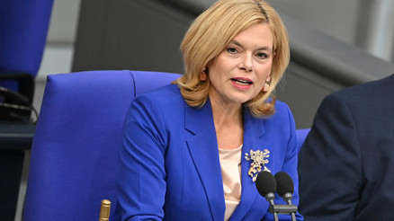 Federal Meclis’e saygı