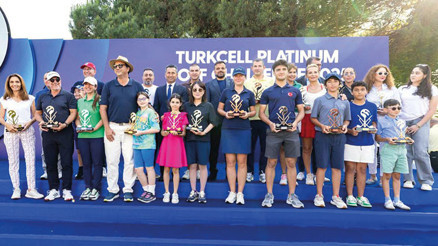Golf tutkunları mücadele etti
